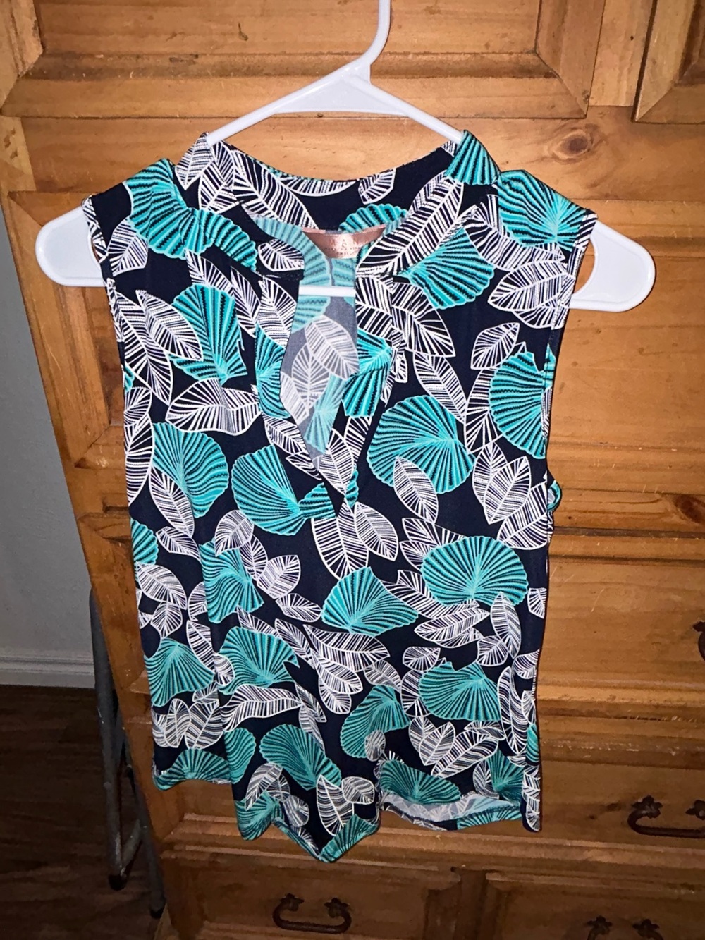 Sleeveless Leaf-Print V-Neck Top in Teal and Navy